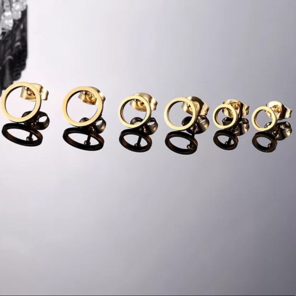 MINIMALIST ♡ Circle Stainless Steel Earrings - Picture 2 of 5